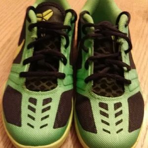 Nike Kobe Mentality grade school size 3Y